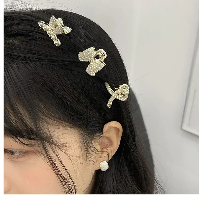 Mini Hair Claw Retro Diamond Flower Women Girls Pearl Rhinestone Crab Claw Clip Small Hairpins Hair Crab Korean Hair Accessories